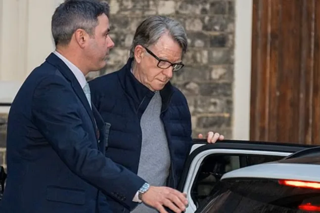 Λονδίνο: Ο Πίτερ Μάντελσον συνελήφθη για παράβαση καθήκοντος, σύνδεση με τα έγγραφα Επστάιν