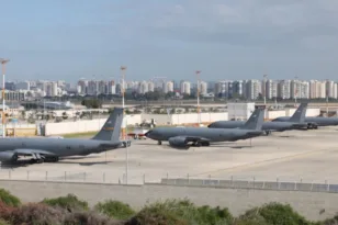 ΗΠΑ ενισχύουν στρατιωτικά το Ισραήλ πριν τις συνομιλίες με το Ιράν – Μαχητικά F-22 στη Μέση Ανατολή