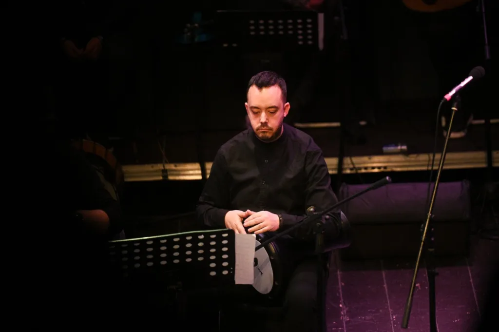 Μουσική και αποκριάτικη παράδοση στη σκηνή: Επιτυχημένη η παράσταση «Τις Μεγάλες Αποκριές» του Ρυθμότοπου ΦΩΤΟ