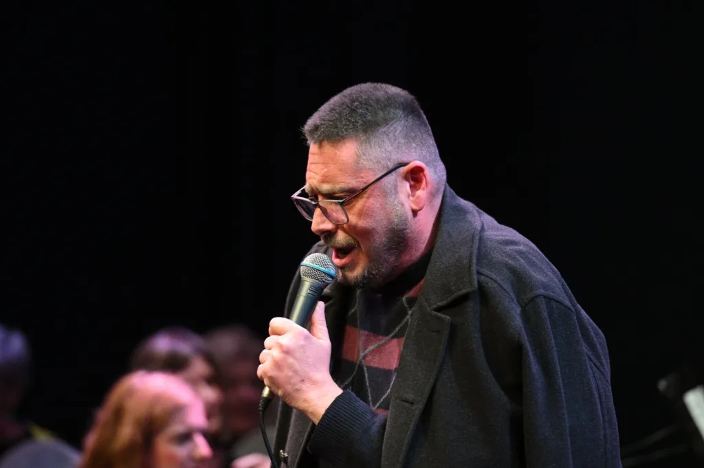 Μουσική και αποκριάτικη παράδοση στη σκηνή: Επιτυχημένη η παράσταση «Τις Μεγάλες Αποκριές» του Ρυθμότοπου ΦΩΤΟ