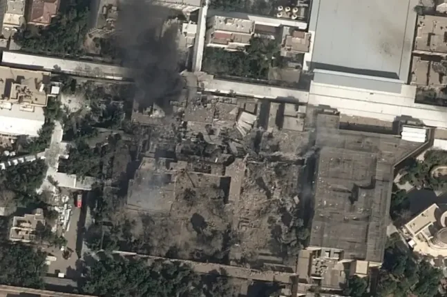 Επιθέσεις σε Ιράν: Στο στόχαστρο Χαμενεΐ και Πεζεσκιάν – Αναφορές για πλήγμα στο παλάτι του ανώτατου ηγέτη