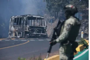 Μεξικό: 10.000 στρατιώτες στο Χαλίσκο μετά τον θάνατο του «Ελ Μέντσο», βίαια επεισόδια σε 20 πολιτείες