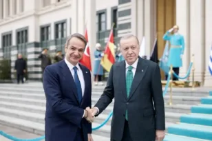 Ελληνοτουρκικά: Κεκλεισμένων των θυρών ενημέρωση Γεραπετρίτη στη Βουλή για τις συμφωνίες Ελλάδας-Τουρκίας