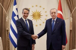 Οι προσδοκίες και οι «κόκκινες» γραμμές της συνάντησης Μητσοτάκη – Ερντογάν