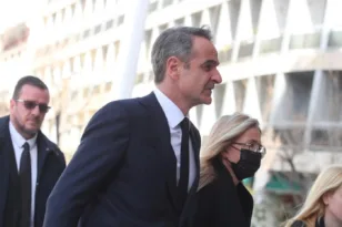 Το τελευταίο «αντίο» του Κυριάκου Μητσοτάκη στην Ελένη Γλύκατζη-Αρβελέρ: «Μια γέφυρα από τον Βύρωνα στο κέντρο του κόσμου»