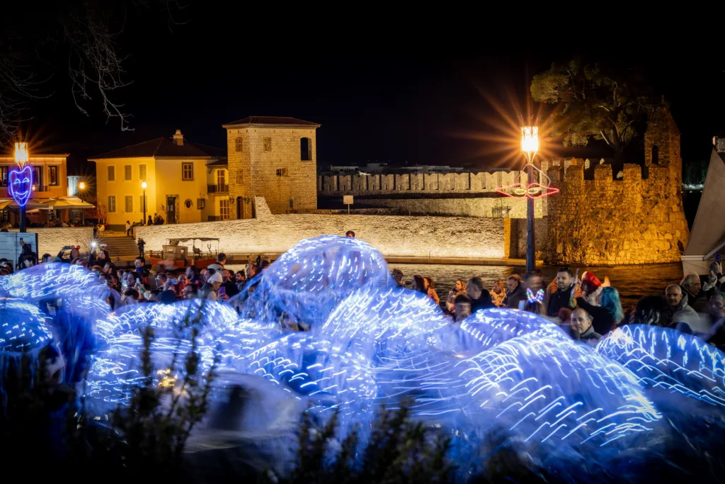 Η Ναύπακτος υποδέχθηκε πλήθος κόσμου και το τριήμερο της Αποκριάς ΦΩΤΟ