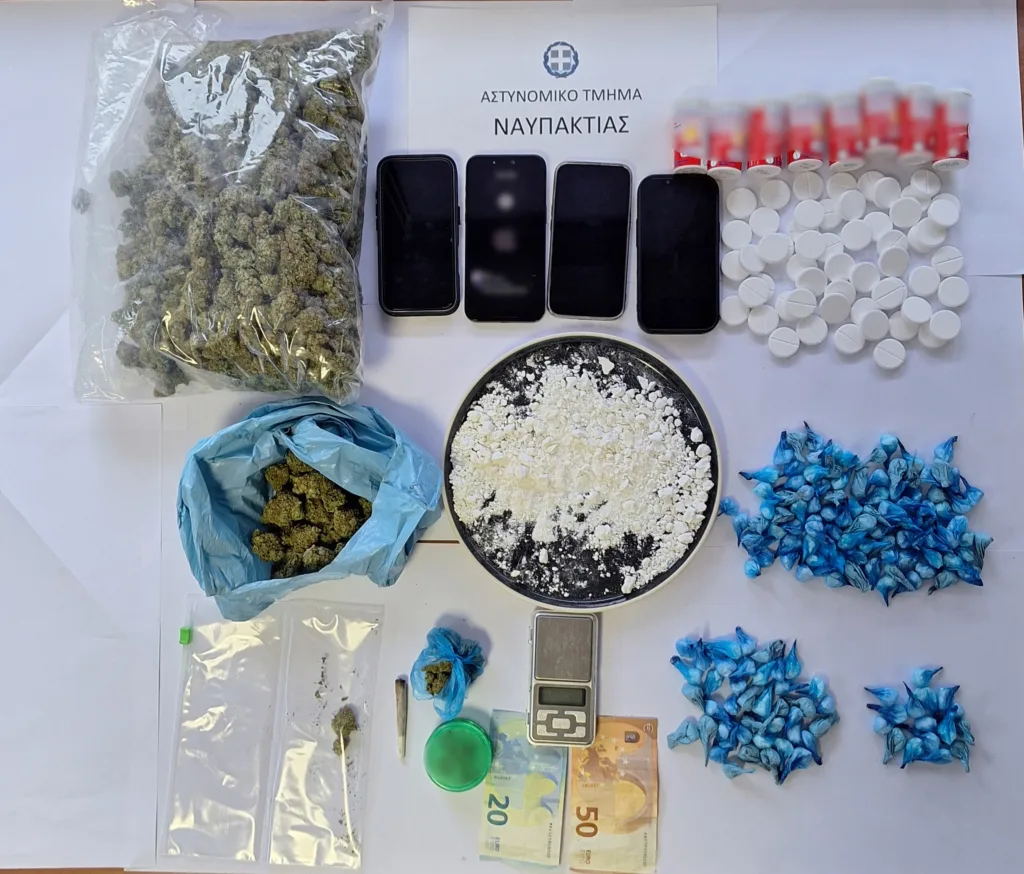 Συνελήφθησαν την ώρα που «έκοβαν» κοκαΐνη: Εξαρθρώθηκε κύκλωμα ναρκωτικών στη Ναύπακτο ΦΩΤΟ Συνελήφθησαν την ώρα που «έκοβαν» κοκαΐνη: Εξαρθρώθηκε κύκλωμα ναρκωτικών στη Ναύπακτο ΦΩΤΟ