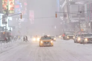 Νέα Υόρκη: «Παραλύει» από σφοδρή χιονοθύελλα