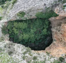 Η «Π» μπήκε στην Νεραϊδότρυπα: Η σπηλιά που ζουν μυθικά όντα...