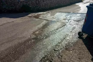 Βούντενη: Τρέχει το νερό στον δρόμο, τι λένε οι κάτοικοι