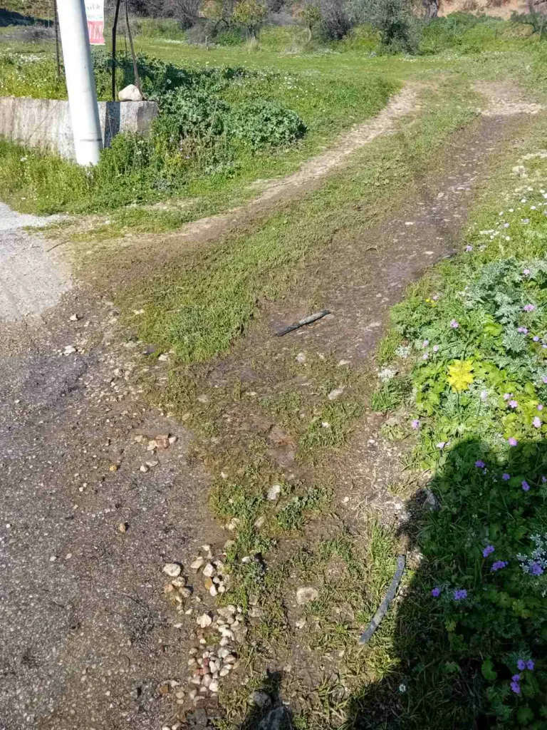 Βούντενη: Τρέχει το νερό στον δρόμο, τι λένε οι κάτοικοι ΦΩΤΟ