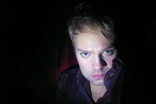 «Η γέννηση ενός φασίστα»: Ο Νίκος Πανόπουλος βουτά στο σκοτάδι ενός ρόλου που παραμένει επικίνδυνα επίκαιρος