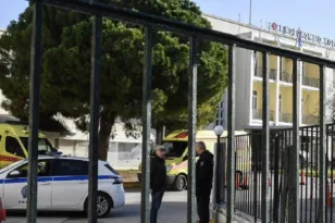 Λουτράκι: Ραγδαία ανατροπή στο φονικό του 17χρονου – Ο 19χρονος κατονόμασε τον φερόμενο δράστη