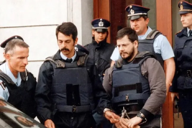 Έρευνα για το «τέρας του Βελγίου» Μαρκ Ντιτρού: Βρέθηκαν 200 γυμνές φωτογραφίες παιδιών στο κελί του