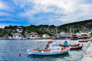 Παλαιό Τρικέρι: Το άγνωστο νησί