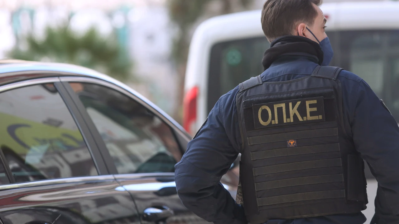 Σύλληψη τριών ατόμων στη Γαστούνη για μεταφορά ξένου επιβάτη – Έλεγχος της ΟΠΚΕ σε αυτοκίνητο