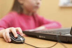 Αύξηση 117% του διαδικτυακού εκφοβισμού: Αποκαλυπτικά στοιχεία για τα παιδιά του Ελληνικού Κέντρου Ασφαλούς Διαδικτύου για το 2025