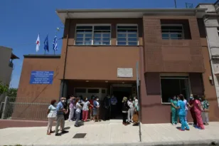 Τραγικές συνθήκες νοσηλείας στην Παιδοψυχιατρική Κλινική της Πάτρας: Εφηβος νοσηλεύεται σε στρώμα στο έδαφος