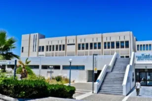 Ελληνίδα μάνα εισέβαλε στο γραφείο καθηγητή και απαίτησε αναβαθμολόγηση για το γραπτό του φοιτητή γιου της