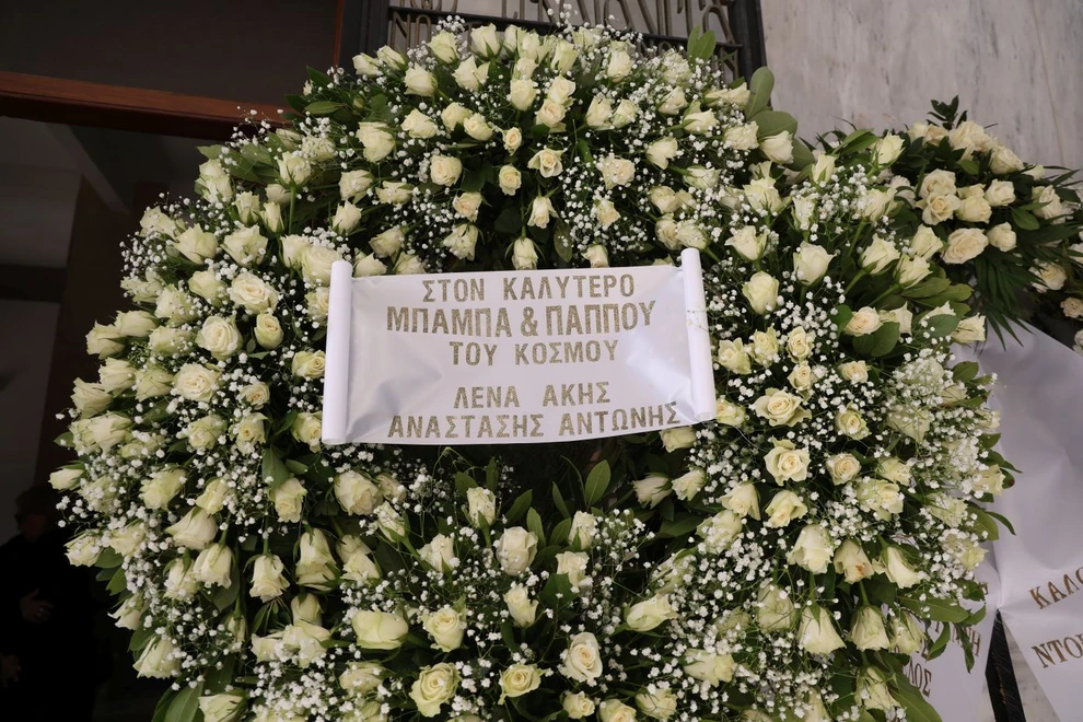 «Στον καλύτερο μπαμπά και παππού του κόσμου»: Συγκίνηση στο τελευταίο αντίο στον Αναστάση Παπαληγούρα