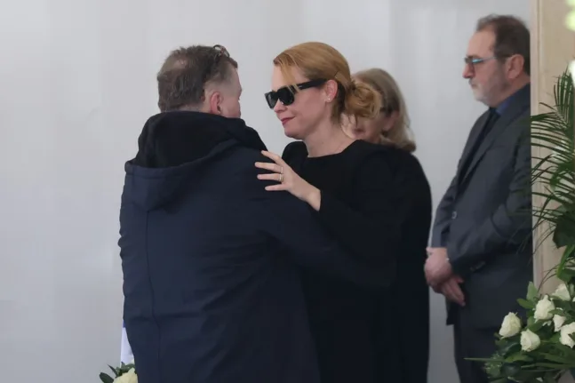 Το «αντίο» της Λένας Παπαληγούρα στον πατέρα της: Συγκίνηση, δάκρυα και ένα μήνυμα ανθρωπιάς στην κηδεία του Αναστάση Παπαληγούρα