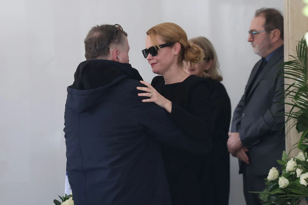 «Στον καλύτερο μπαμπά και παππού του κόσμου»: Συγκίνηση στο τελευταίο αντίο στον Αναστάση Παπαληγούρα