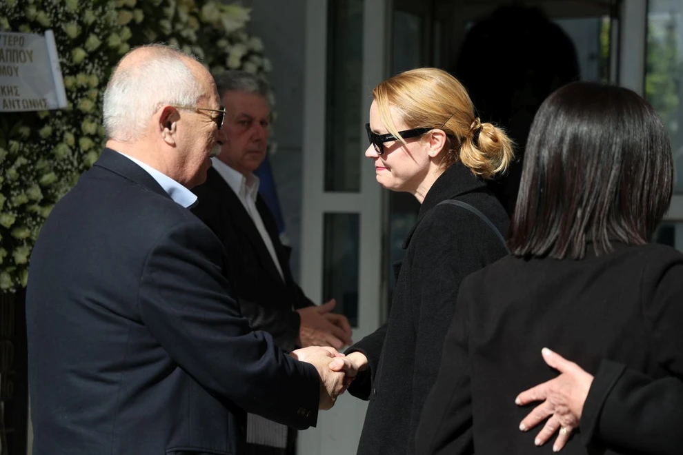 «Στον καλύτερο μπαμπά και παππού του κόσμου»: Συγκίνηση στο τελευταίο αντίο στον Αναστάση Παπαληγούρα