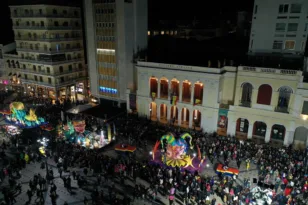 Πατρινό Καρναβάλι 2026: Πρώτη νυχτερινή παρέλαση αρμάτων και Open DJ Festival στην πλατεία Γεωργίου