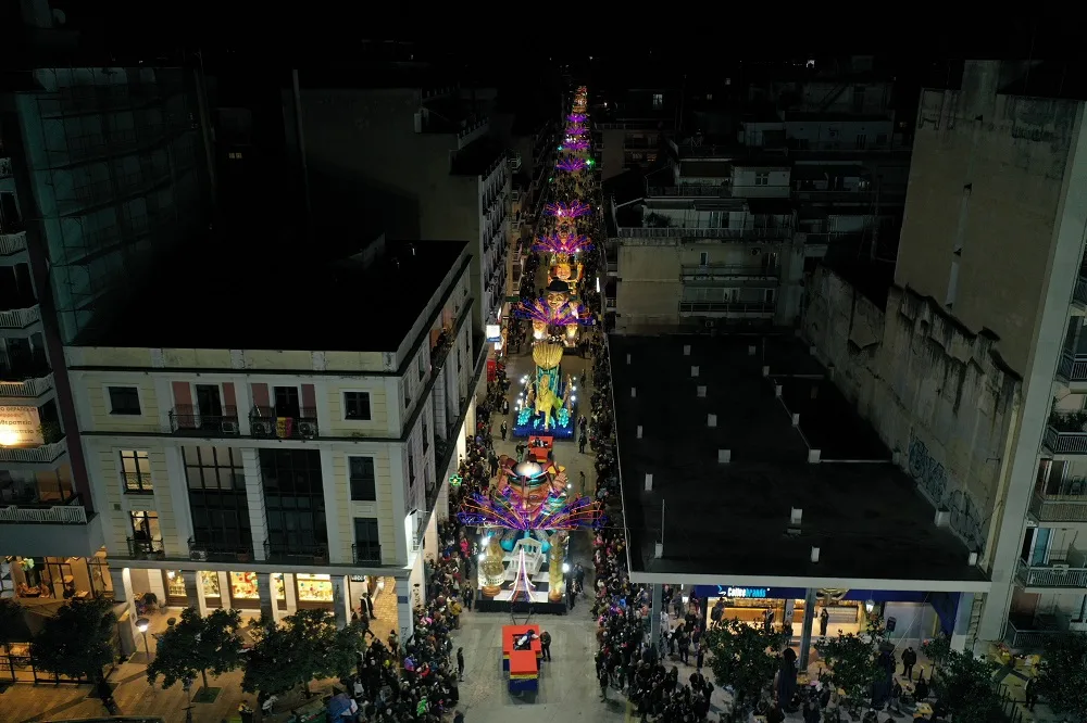 Πατρινό Καρναβάλι 2026: Πρώτη νυχτερινή παρέλαση αρμάτων και Open DJ Festival στην πλατεία Γεωργίου