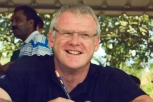 Πως συνδέοονται με το Πάρκινσον μια υπεξαίρεση 600.000 λιρών και εθισμός σε πορνό, αντίκες και συνόδους πολυτελείας