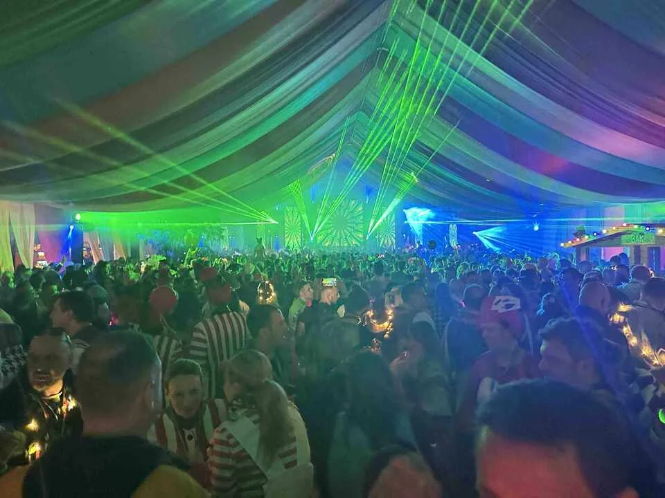 Το απόλυτο Party Guide του Πατρινού Καρναβαλιού 2026: Dress code και glam σε αποκριάτικους ρυθμούς