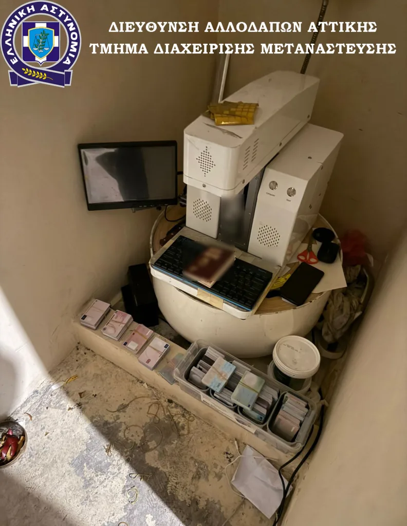 Αττική: Εξαρθρώθηκε κύκλωμα πλαστών ταξιδιωτικών εγγράφων – Πάνω από 500 έγγραφα και κέρδη άνω των 230.000 ευρώ ΦΩΤΟ Αττική: Εξαρθρώθηκε κύκλωμα πλαστών ταξιδιωτικών εγγράφων – Πάνω από 500 έγγραφα και κέρδη άνω των 230.000 ευρώ ΦΩΤΟ