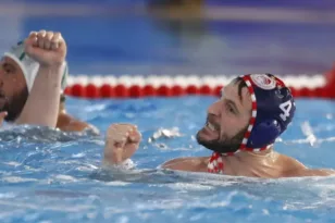 Ο Ολυμπιακός με ανατροπή σε τελικό-θρίλερ πανηγύρισε το Κύπελλο