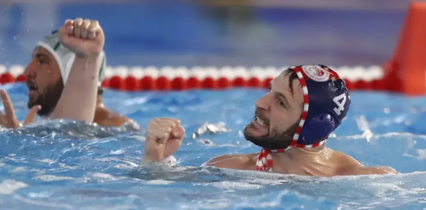 Ο Ολυμπιακός με ανατροπή σε τελικό-θρίλερ πανηγύρισε το Κύπελλο