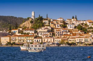 Πόρος: Το μικρό “αδερφάκι” του Σαρωνικού