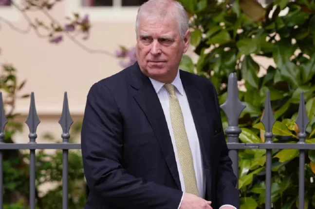 Σοκ στη Βρετανία: Συνελήφθη ο πρίγκιπας Άντριου – Έρευνα για διαρροή εγγράφων και σύνδεση με την υπόθεση Έπσταϊν
