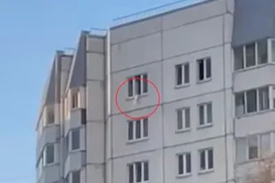 Σοκ στη Ρωσία: Μωρό στο κενό από τελευταίο όροφο – Το ένστικτο που το έσωσε