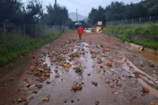 Καλαμάτα: Πλημμυρισμένοι δρόμοι και κατολισθήσεις στην από την κακοκαιρία
