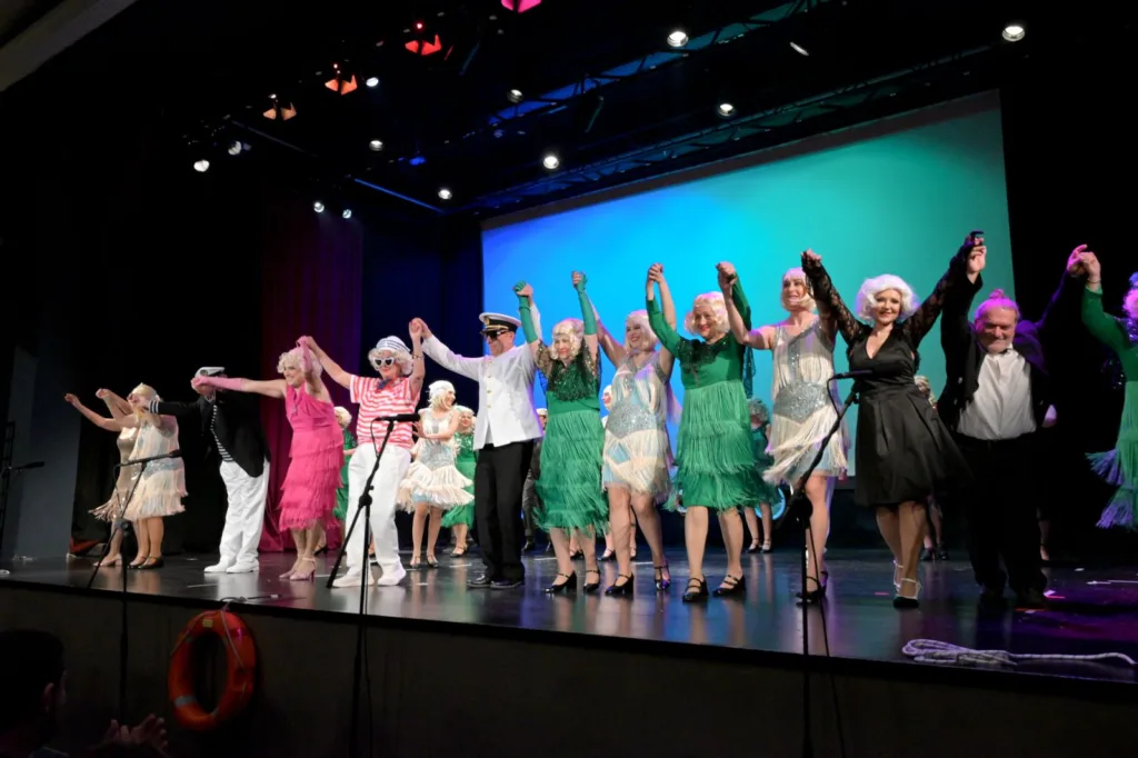 Πάτρα: Τελευταία παράσταση απόψε για το «Μερικοί το προτιμούν ξανθό» από τις ΣΦήγΚΕΣ ΦΩΤΟ