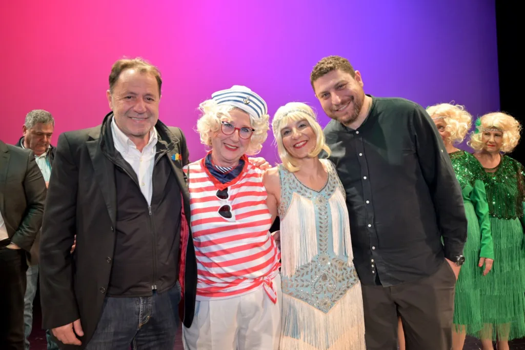 Πάτρα: Τελευταία παράσταση απόψε για το «Μερικοί το προτιμούν ξανθό» από τις ΣΦήγΚΕΣ ΦΩΤΟ