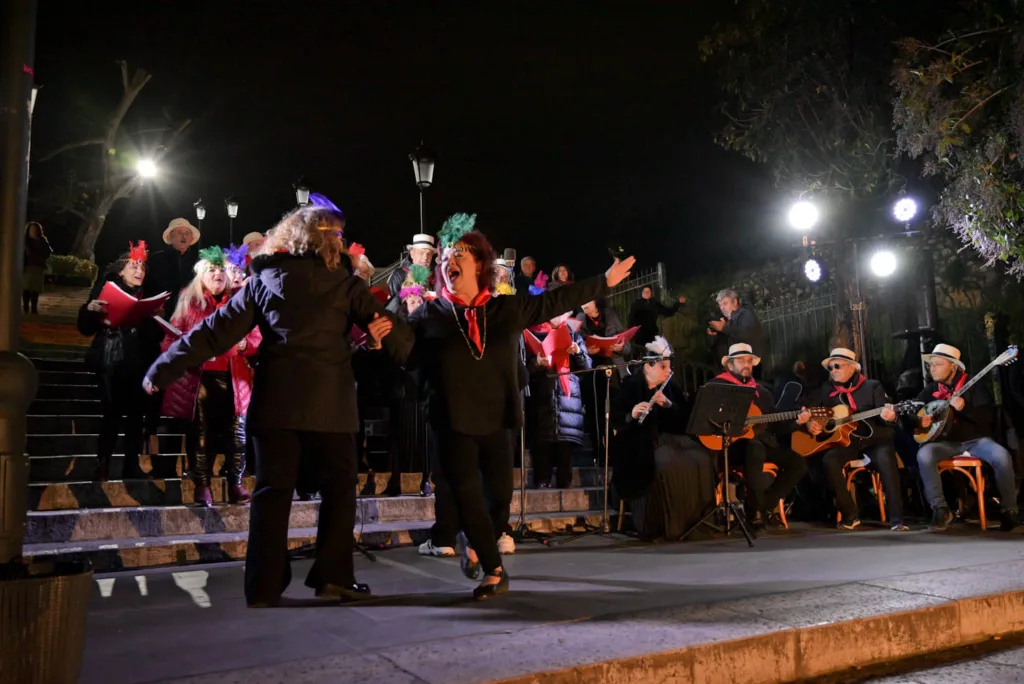 Μουσική, χορός και καρναβαλικός παλμός στις Σκάλες Γεροκωστοπούλου με τις ΣφήγΚΕΣ ΦΩΤΟ