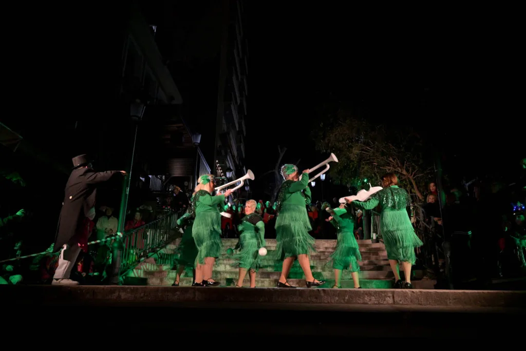 Μουσική, χορός και καρναβαλικός παλμός στις Σκάλες Γεροκωστοπούλου με τις ΣφήγΚΕΣ ΦΩΤΟ