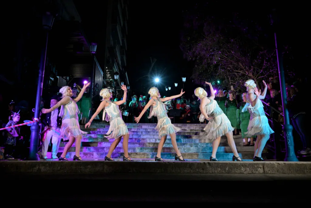 Μουσική, χορός και καρναβαλικός παλμός στις Σκάλες Γεροκωστοπούλου με τις ΣφήγΚΕΣ ΦΩΤΟ