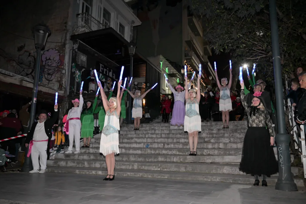 Μουσική, χορός και καρναβαλικός παλμός στις Σκάλες Γεροκωστοπούλου με τις ΣφήγΚΕΣ ΦΩΤΟ