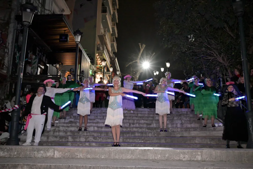 Μουσική, χορός και καρναβαλικός παλμός στις Σκάλες Γεροκωστοπούλου με τις ΣφήγΚΕΣ ΦΩΤΟ