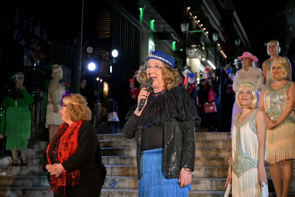 Μουσική, χορός και καρναβαλικός παλμός στις Σκάλες Γεροκωστοπούλου με τις ΣφήγΚΕΣ ΦΩΤΟ