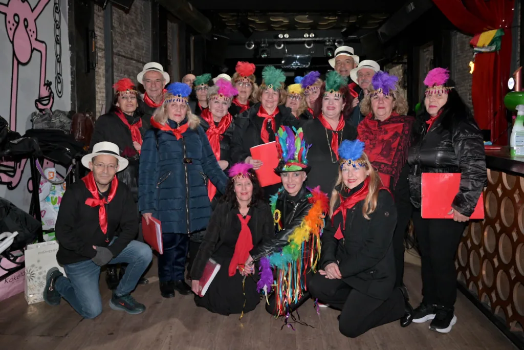 Μουσική, χορός και καρναβαλικός παλμός στις Σκάλες Γεροκωστοπούλου με τις ΣφήγΚΕΣ ΦΩΤΟ