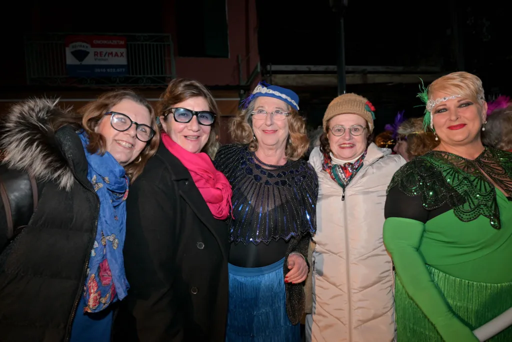 Μουσική, χορός και καρναβαλικός παλμός στις Σκάλες Γεροκωστοπούλου με τις ΣφήγΚΕΣ ΦΩΤΟ