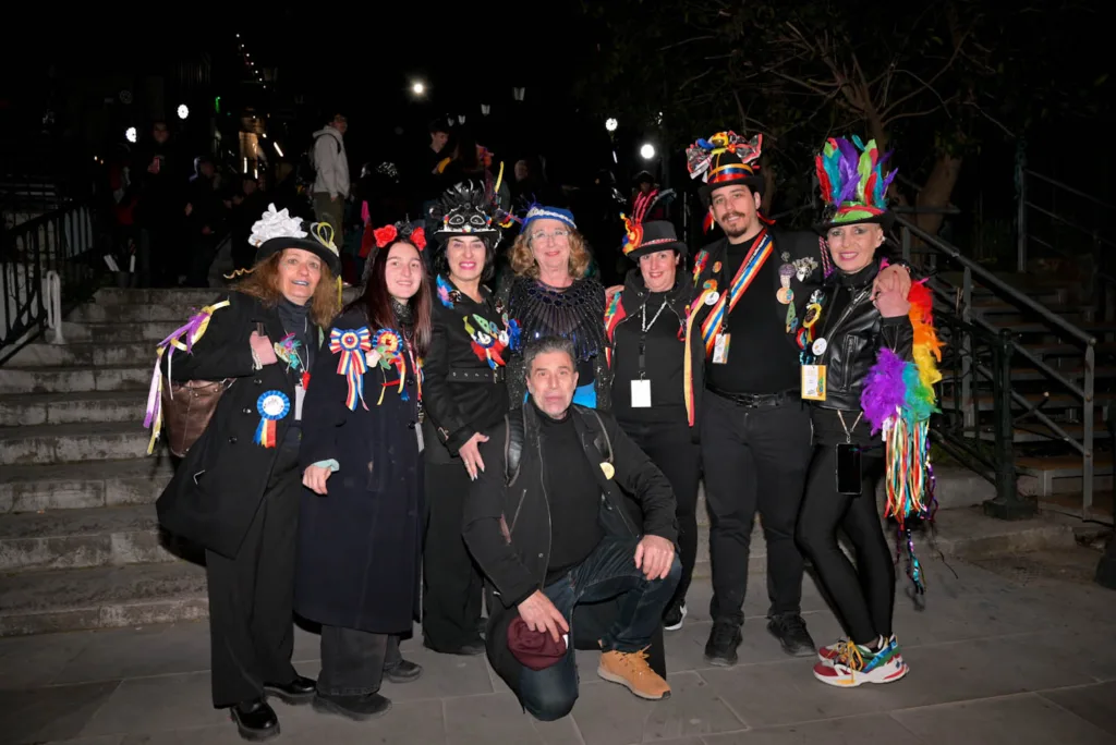 Μουσική, χορός και καρναβαλικός παλμός στις Σκάλες Γεροκωστοπούλου με τις ΣφήγΚΕΣ ΦΩΤΟ