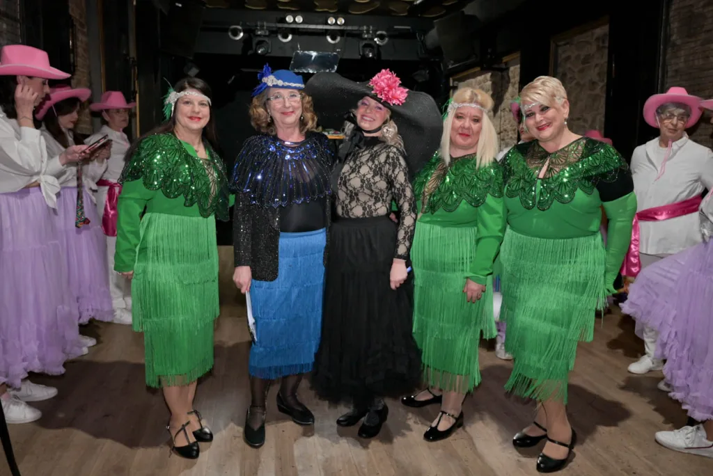 Μουσική, χορός και καρναβαλικός παλμός στις Σκάλες Γεροκωστοπούλου με τις ΣφήγΚΕΣ ΦΩΤΟ